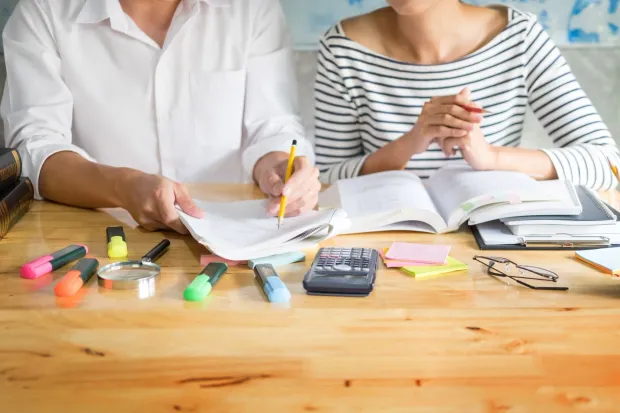 Як знайти та скільки коштують послуги репетитора?