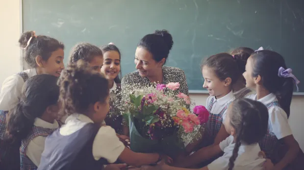 Які квіти подарувати вчителю: поради для батьків і дітей